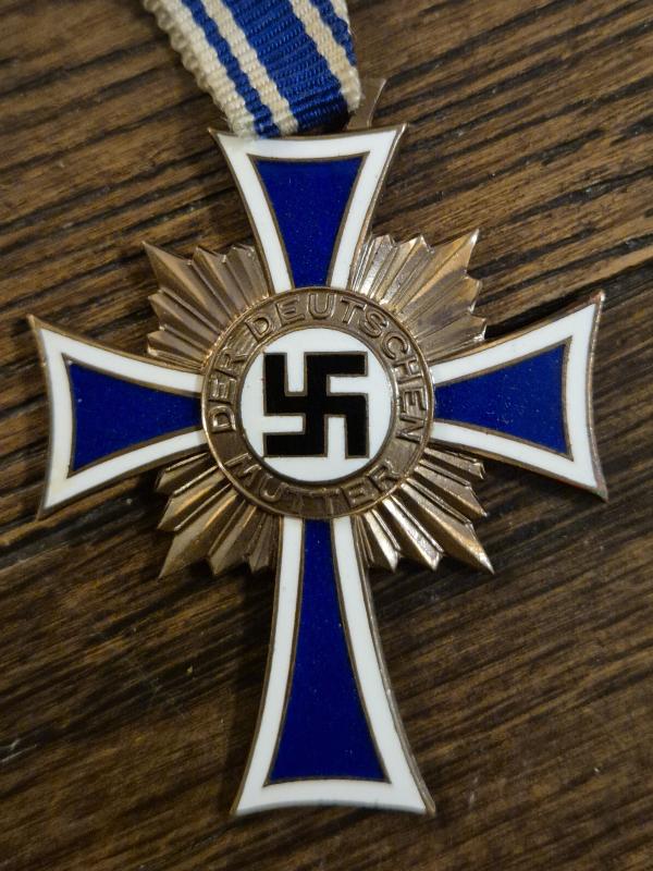 WW2 German Mother Cross 3rd class in bronze