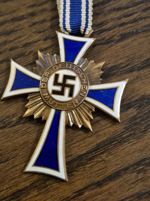 WW2 German Mother Cross 3rd class in bronze no6