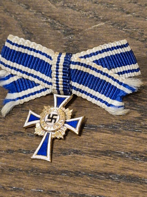 WW2 GERMAN MINIATURE MOTHERS CROSS IN GOLD L/11