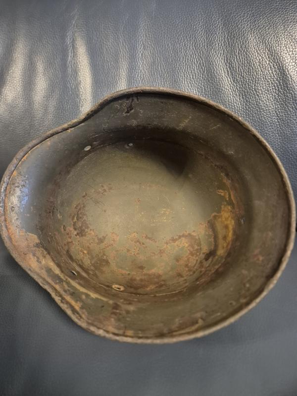 WW2 GERMAN M40 HELMET. VERY GOOD PAINT. PERFECT FOR PROJECT.
